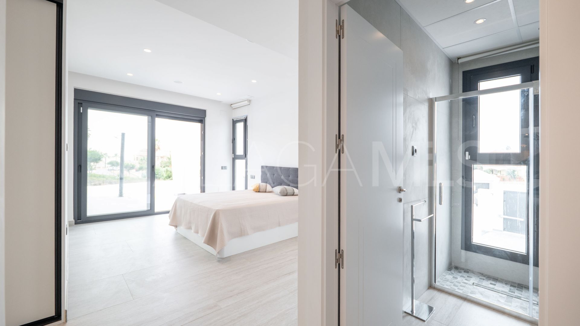 For sale Mijas Costa villa with 5 bedrooms