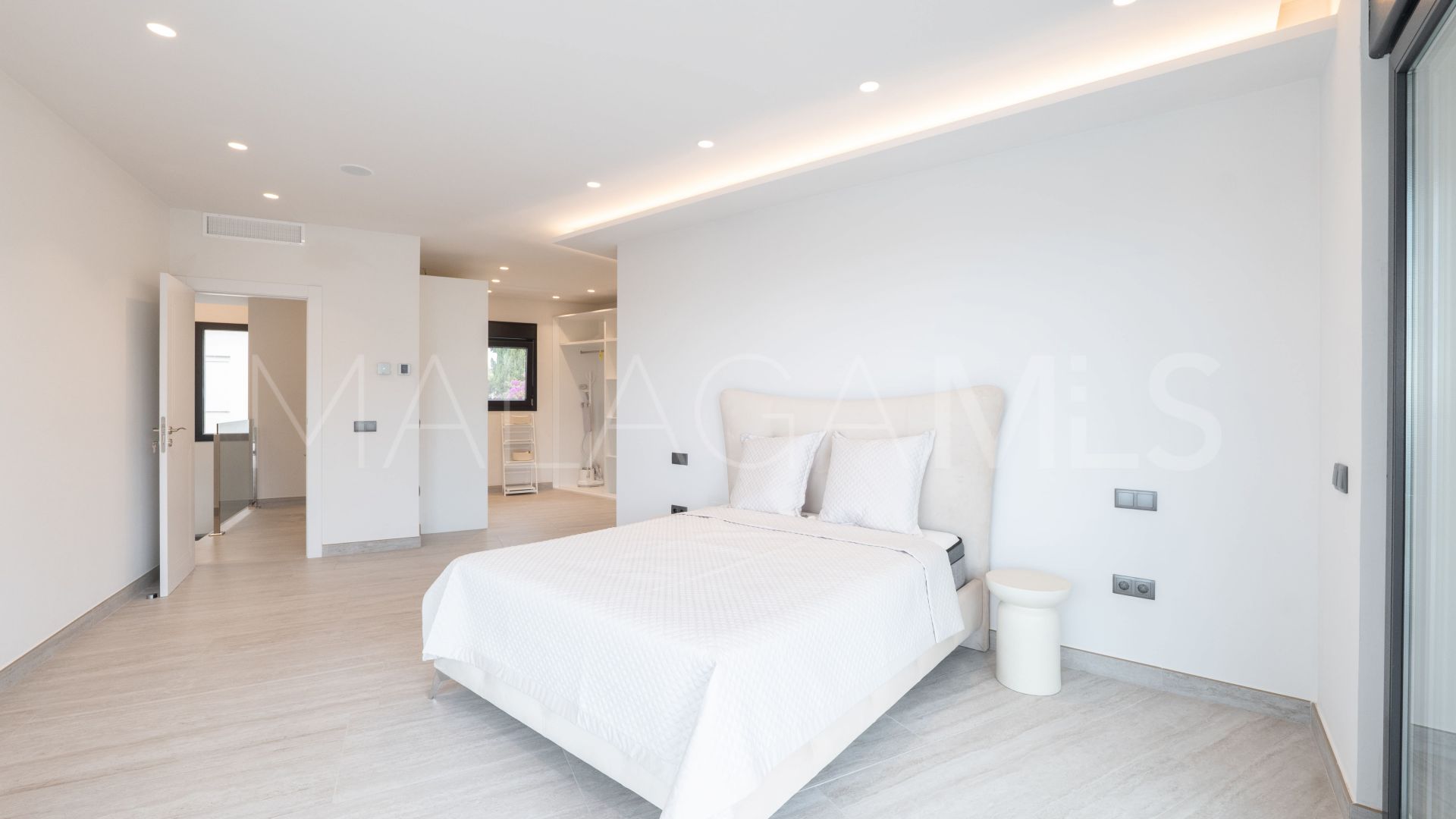 For sale Mijas Costa villa with 5 bedrooms