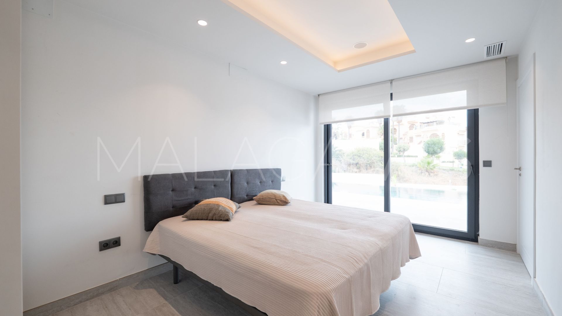 For sale Mijas Costa villa with 5 bedrooms