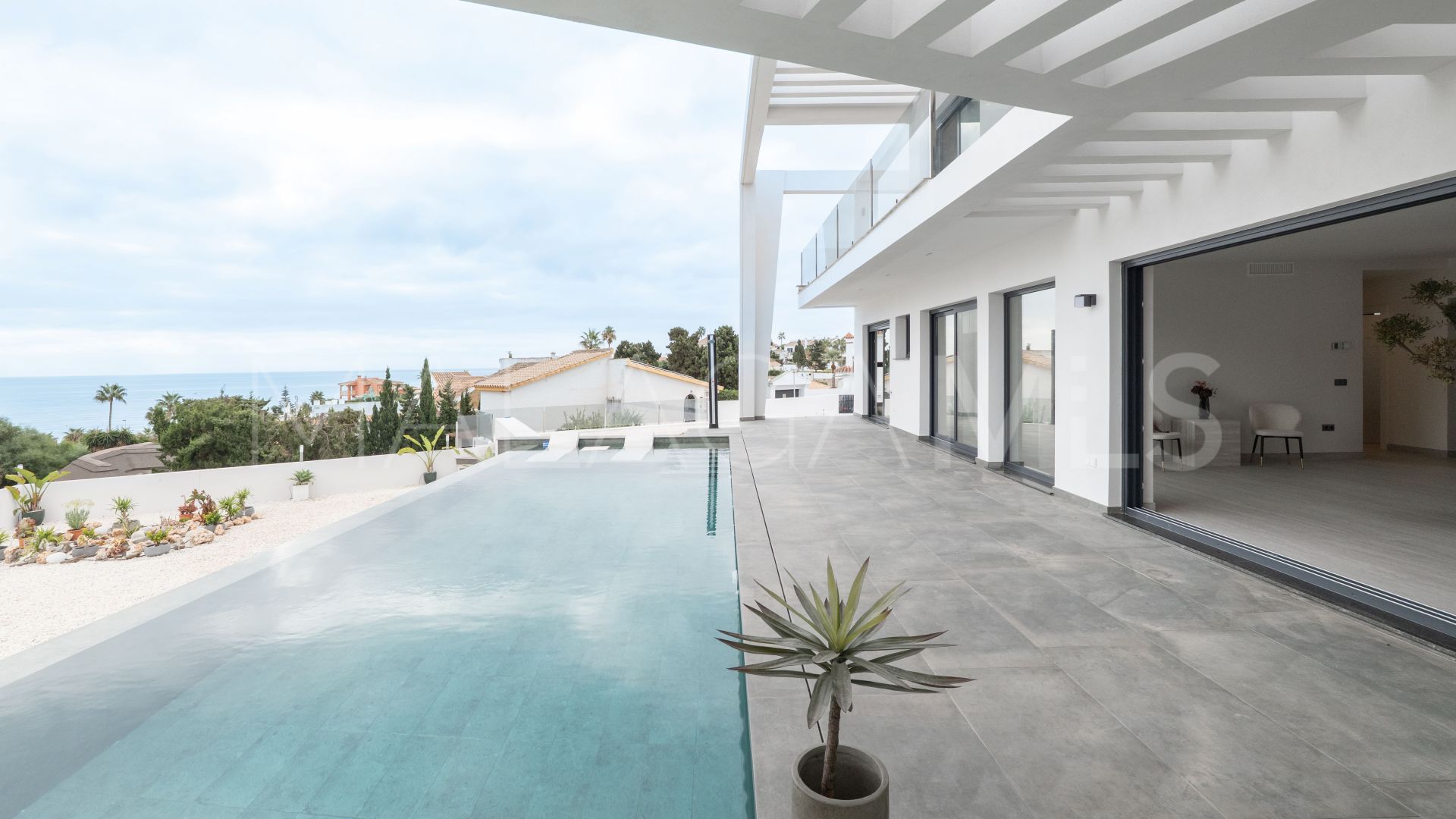 For sale Mijas Costa villa with 5 bedrooms