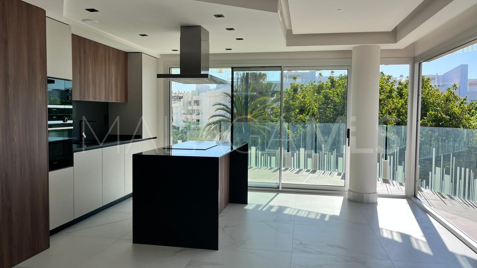 For sale apartment in San Pedro de Alcantara with 3 bedrooms