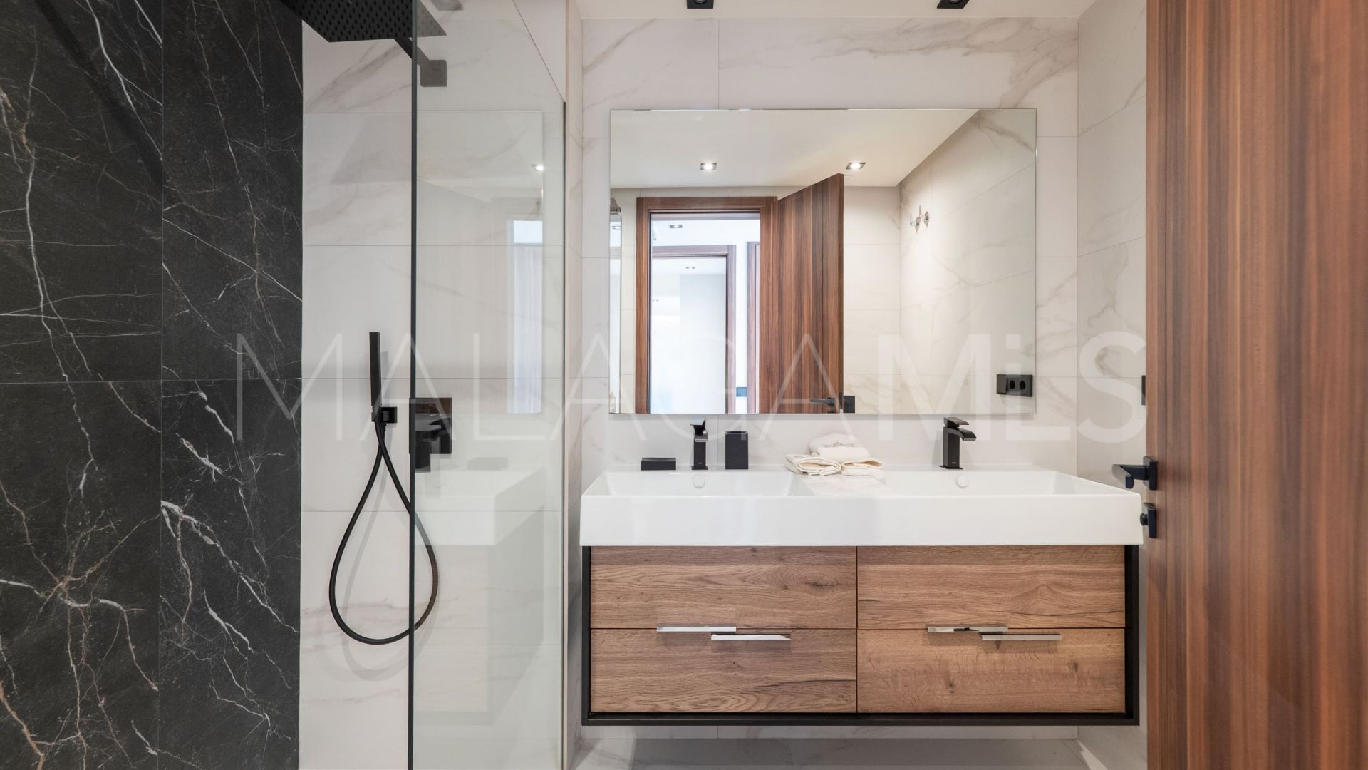 For sale apartment in San Pedro de Alcantara with 3 bedrooms