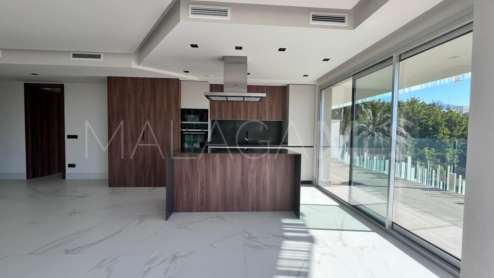 For sale apartment in San Pedro de Alcantara with 3 bedrooms