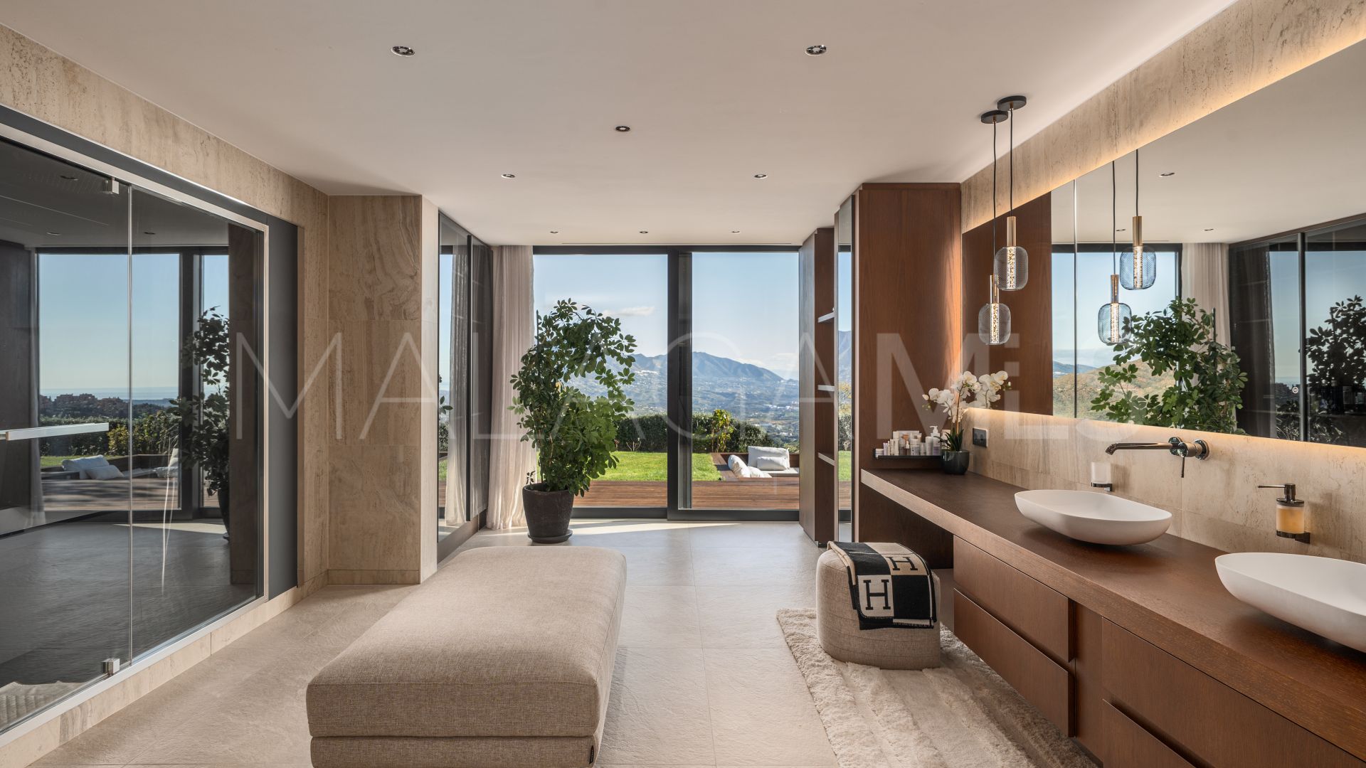 Villa for sale in La Mairena