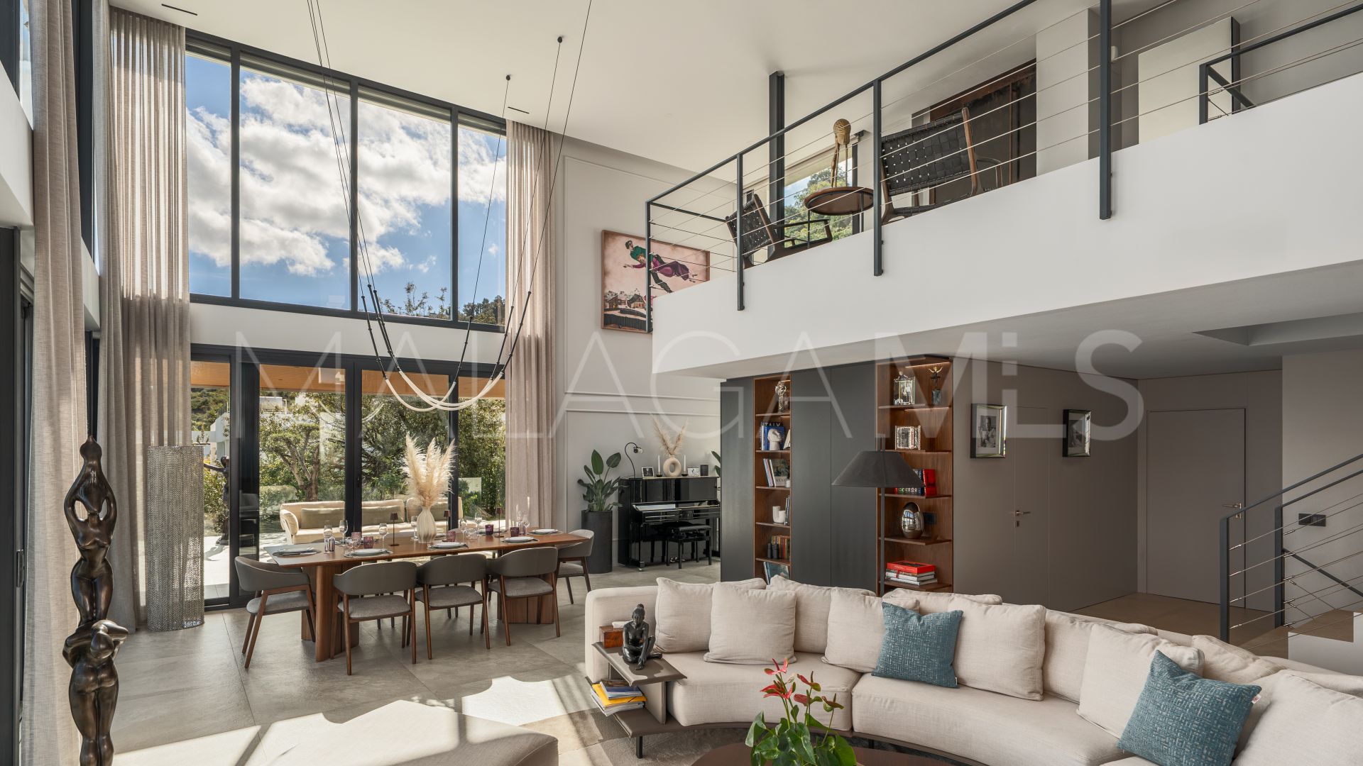 Villa for sale in La Mairena