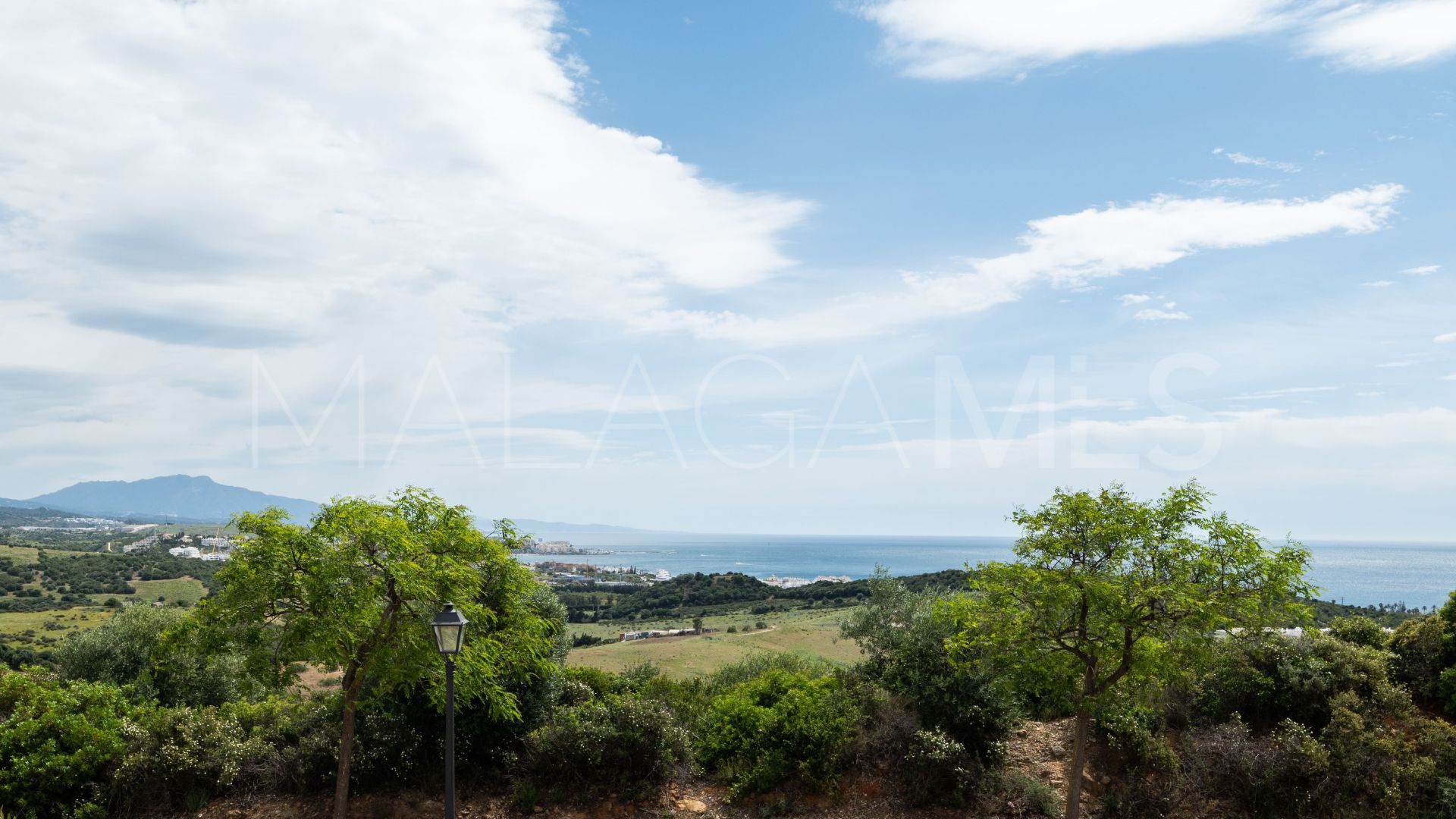 Maison de ville for sale in Casares Golf