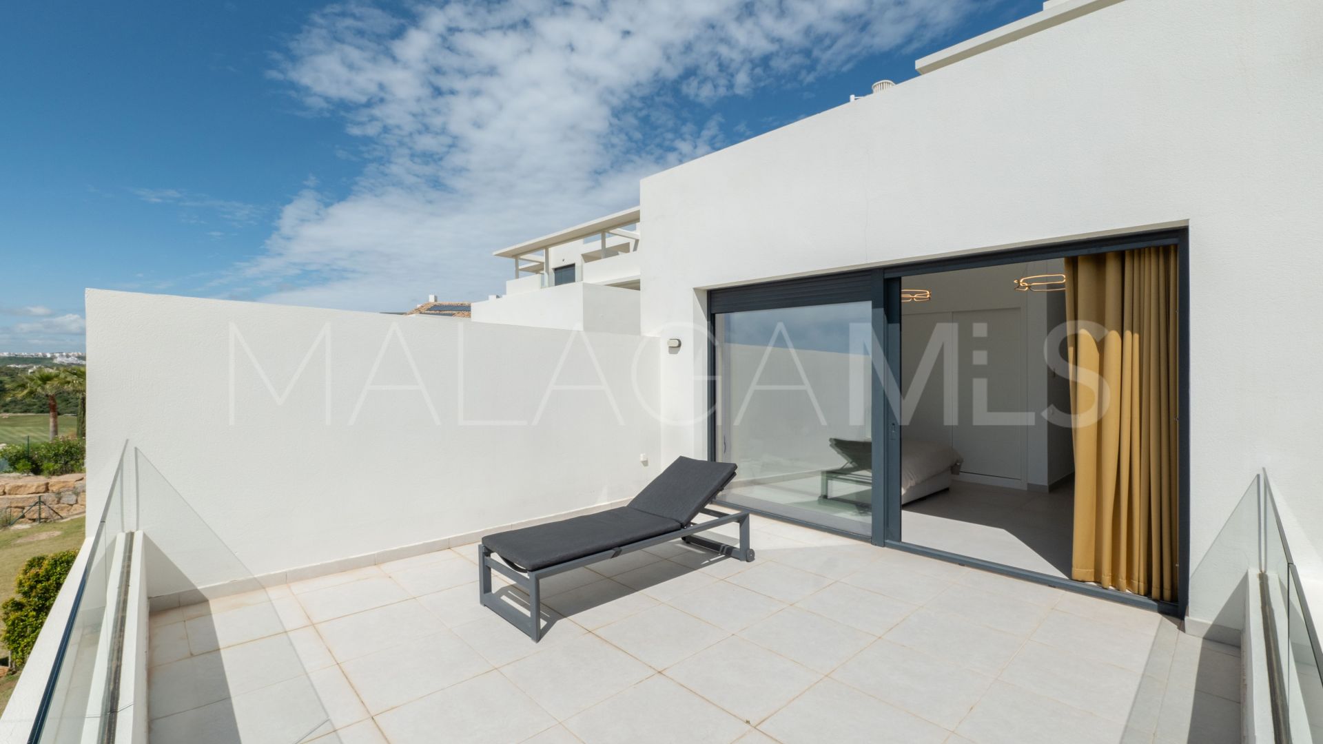 Maison de ville for sale in Casares Golf