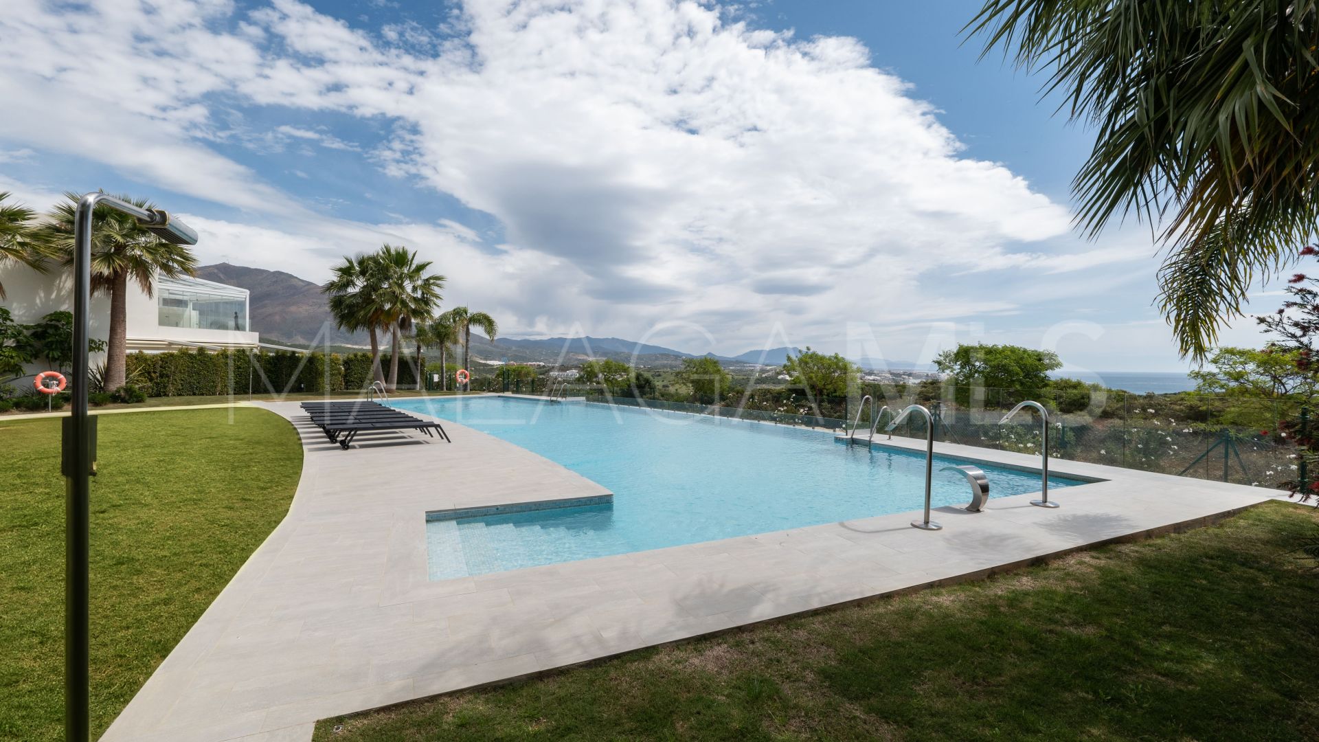 Maison de ville for sale in Casares Golf