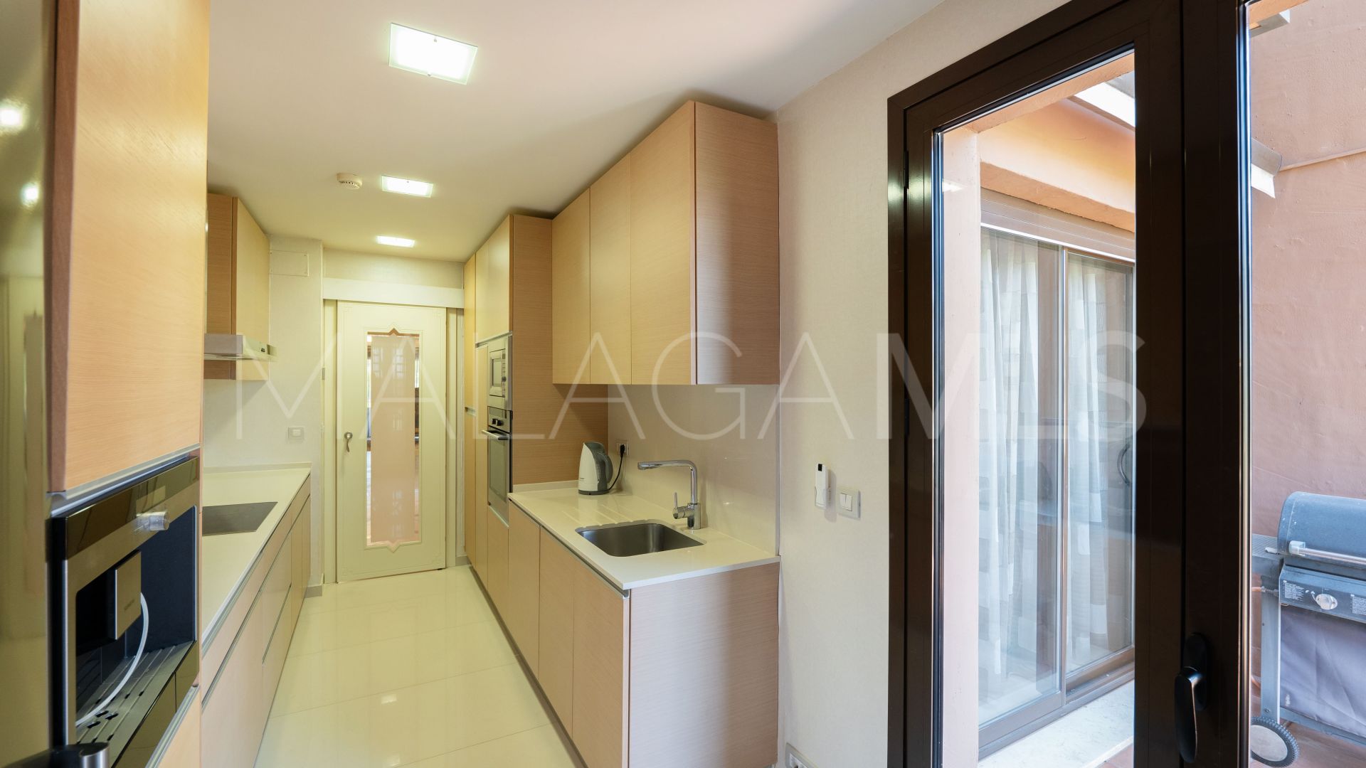 Buy apartamento in Guadalmina Baja with 3 bedrooms