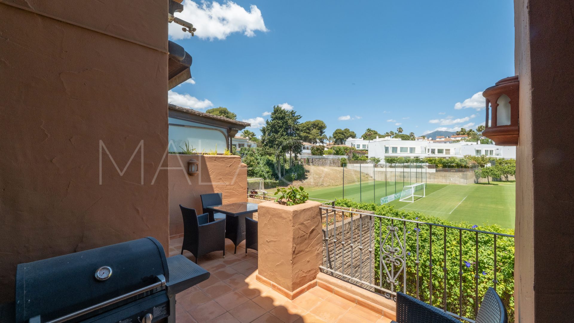 Buy apartamento in Guadalmina Baja with 3 bedrooms