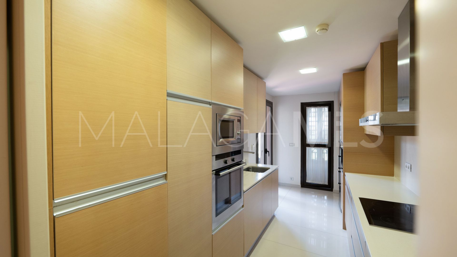 Buy apartamento in Guadalmina Baja with 3 bedrooms