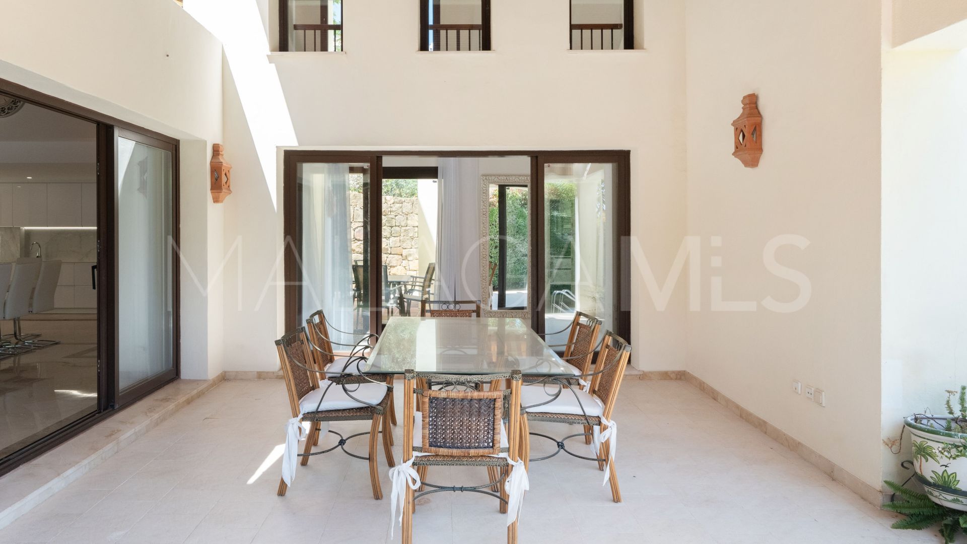 Buy villa in Los Arqueros