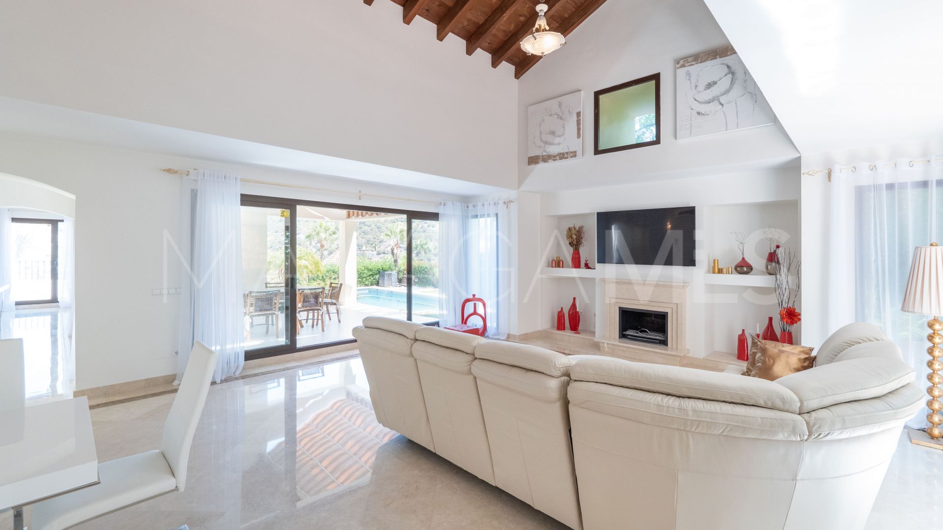 Buy villa in Los Arqueros