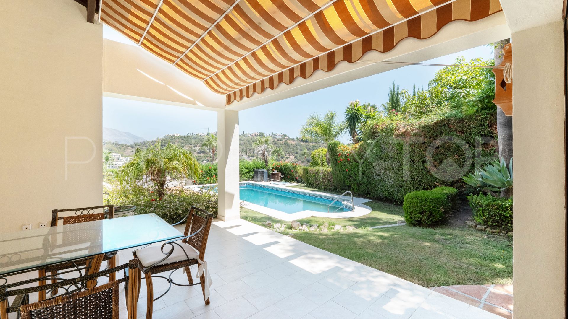 Los Arqueros villa for sale