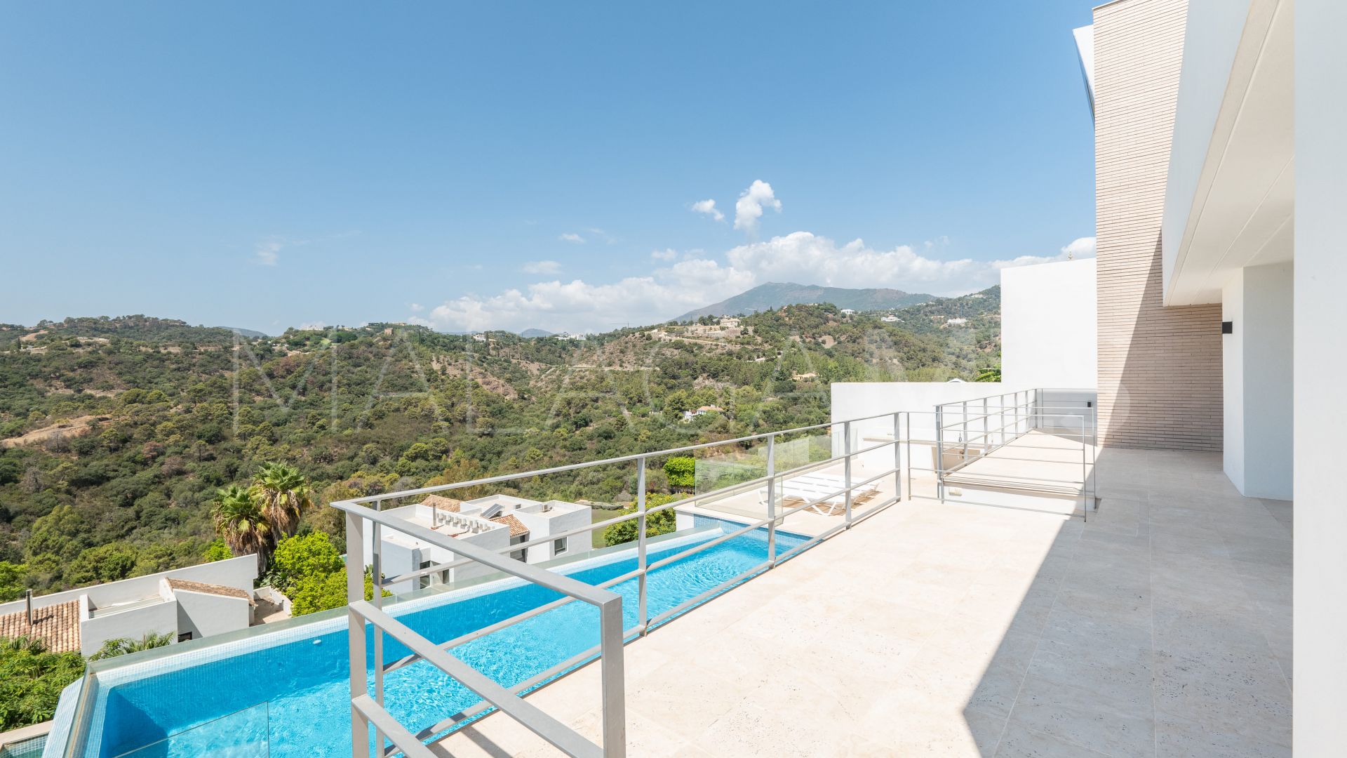 Villa a la venta in Los Arqueros with 6 bedrooms