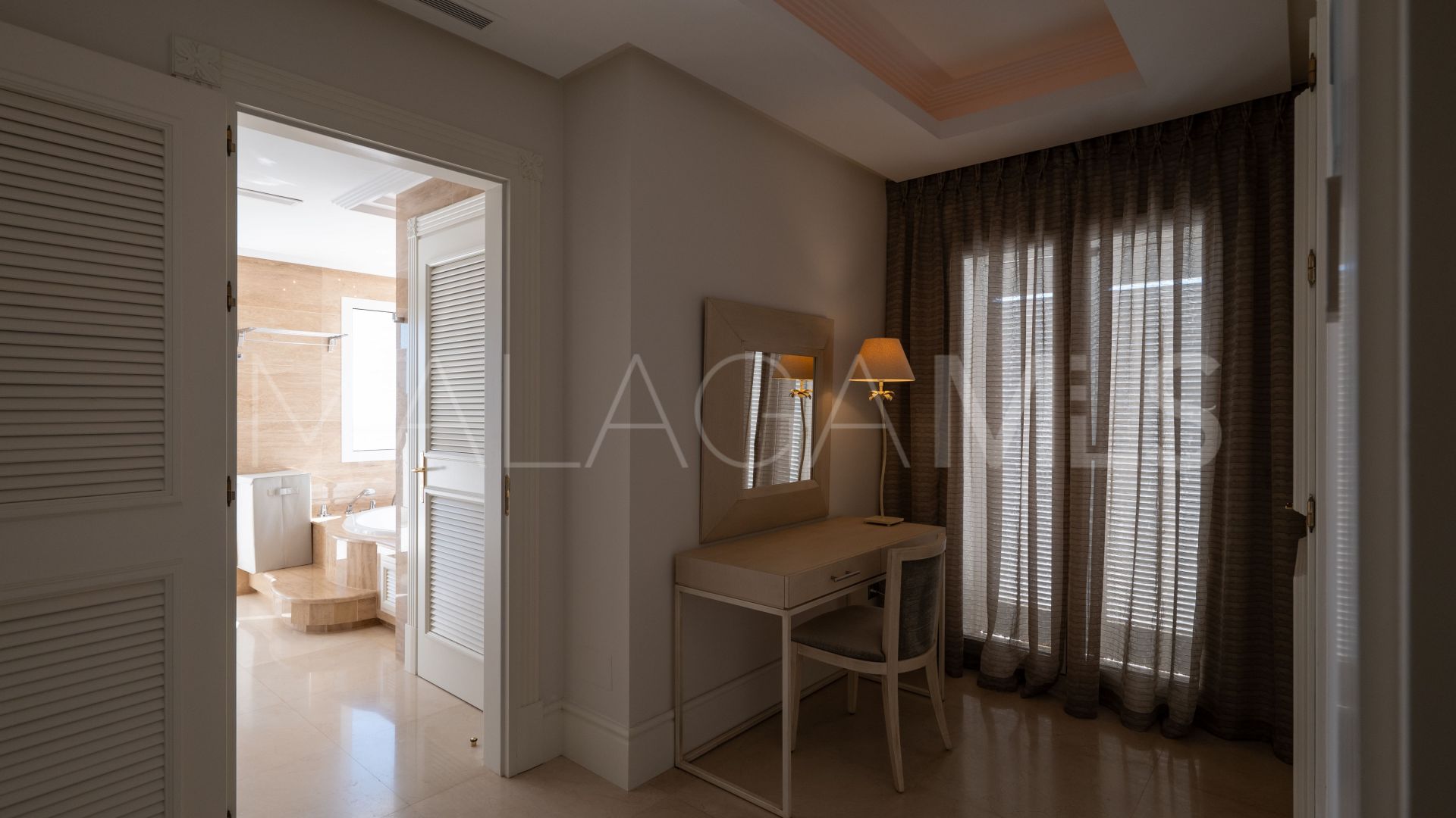 Villa for sale in Los Altos de los Monteros
