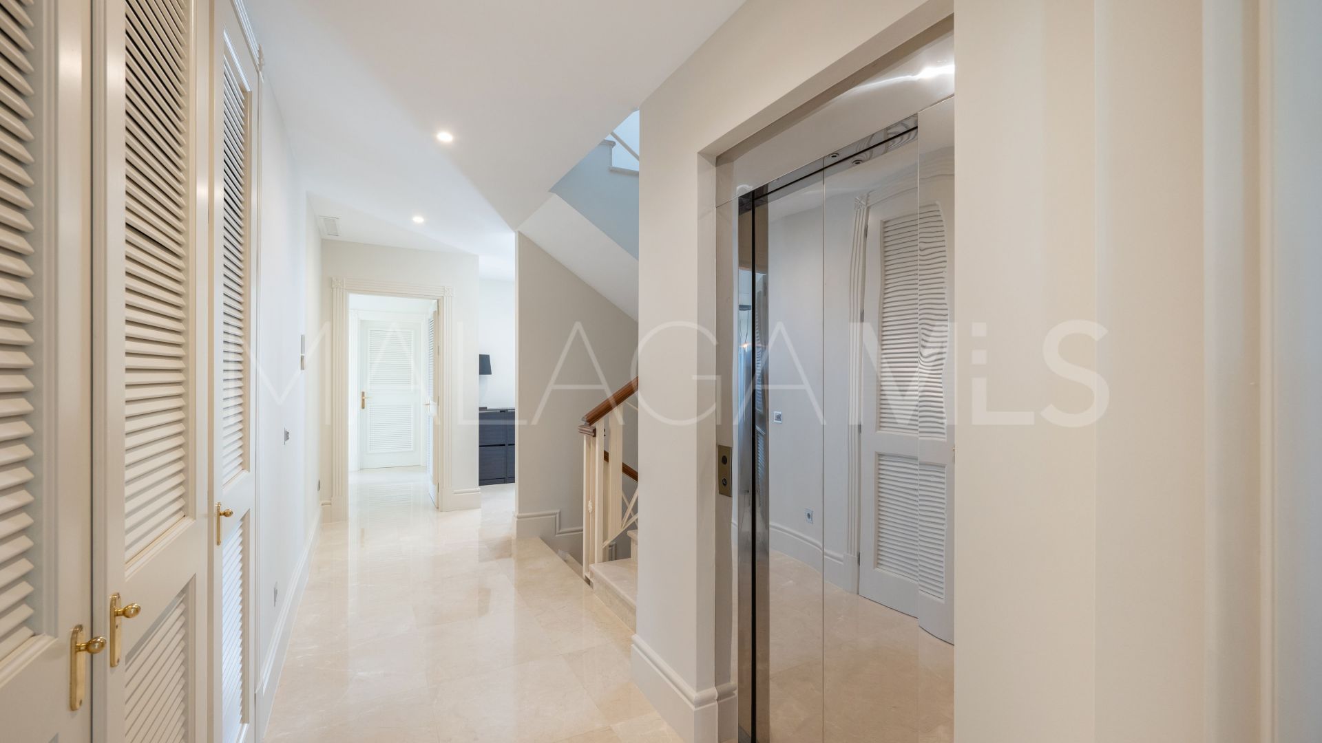 Villa for sale in Los Altos de los Monteros