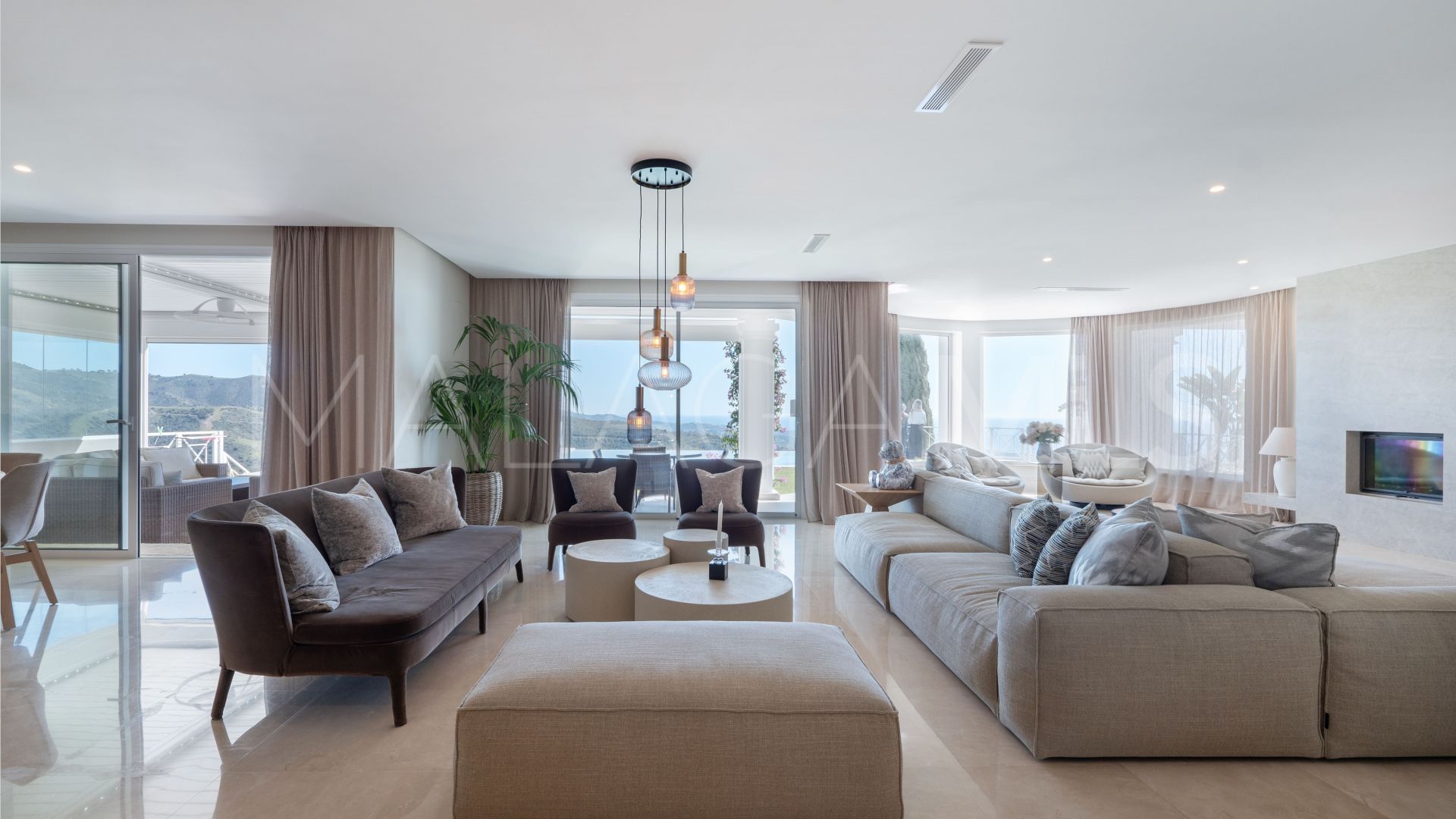 Villa for sale in Los Altos de los Monteros
