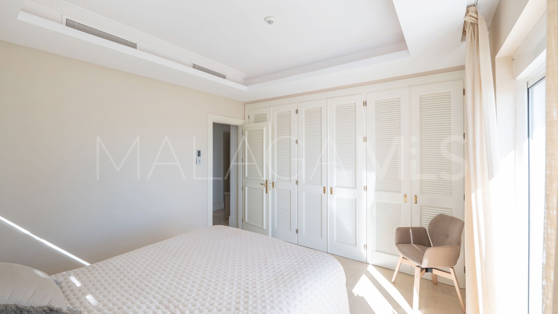 Villa for sale in Los Altos de los Monteros