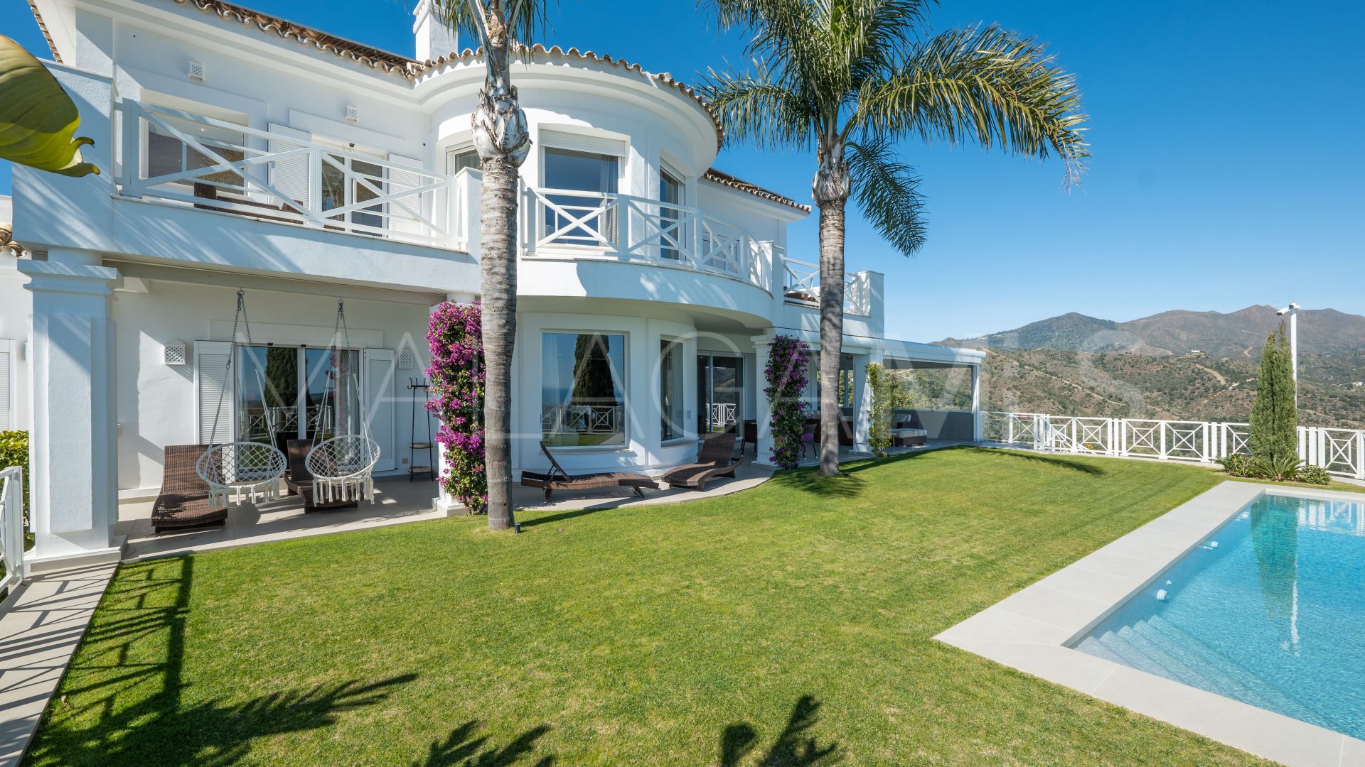 Villa for sale in Los Altos de los Monteros
