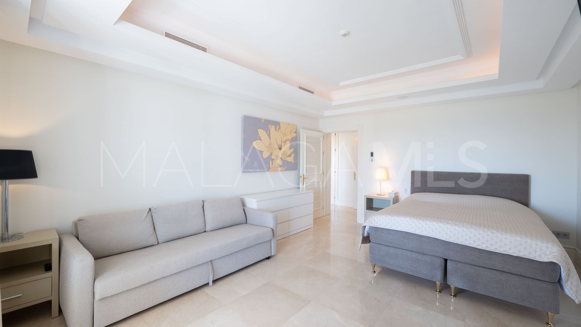 Villa for sale in Los Altos de los Monteros