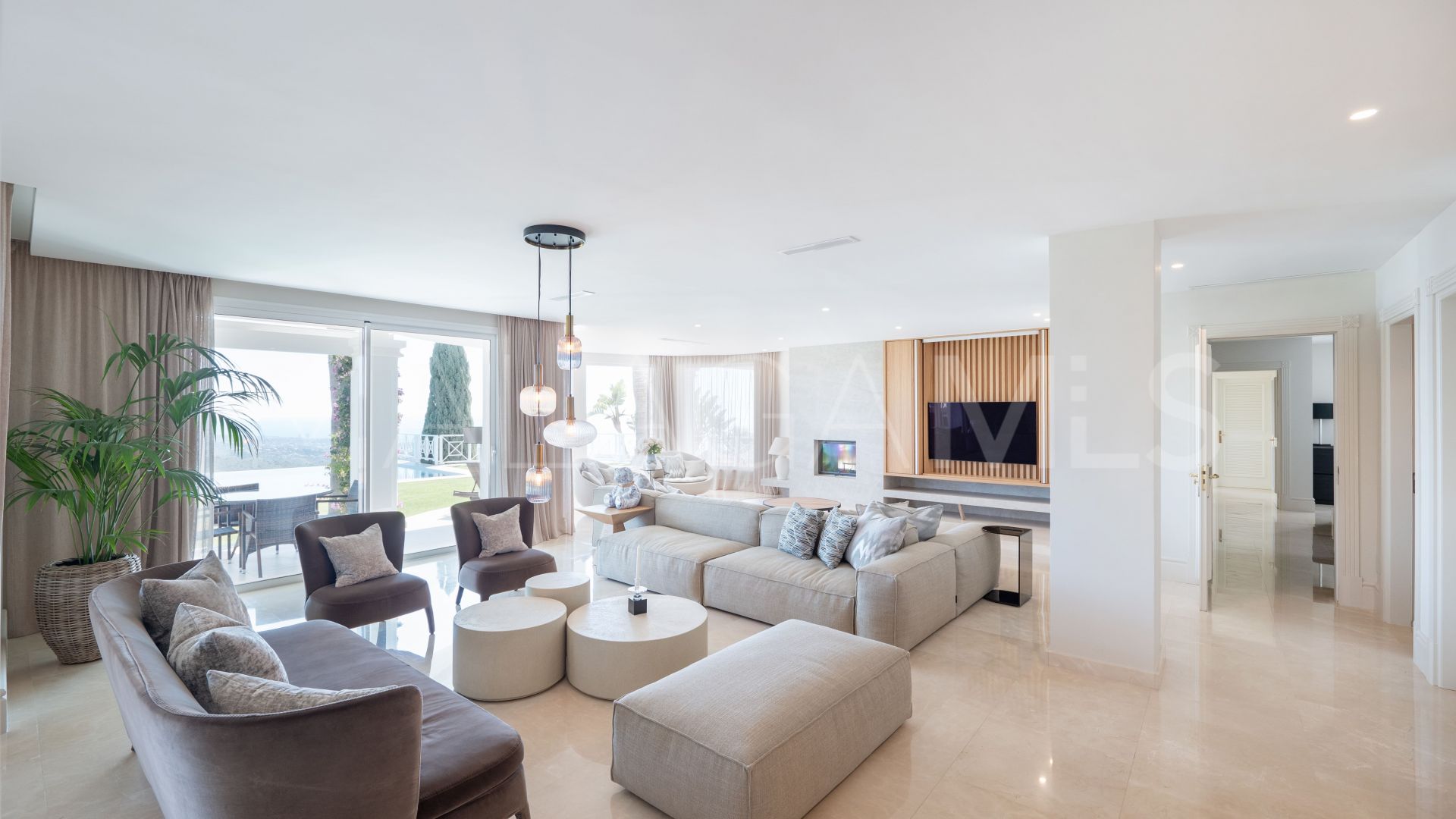 Villa for sale in Los Altos de los Monteros