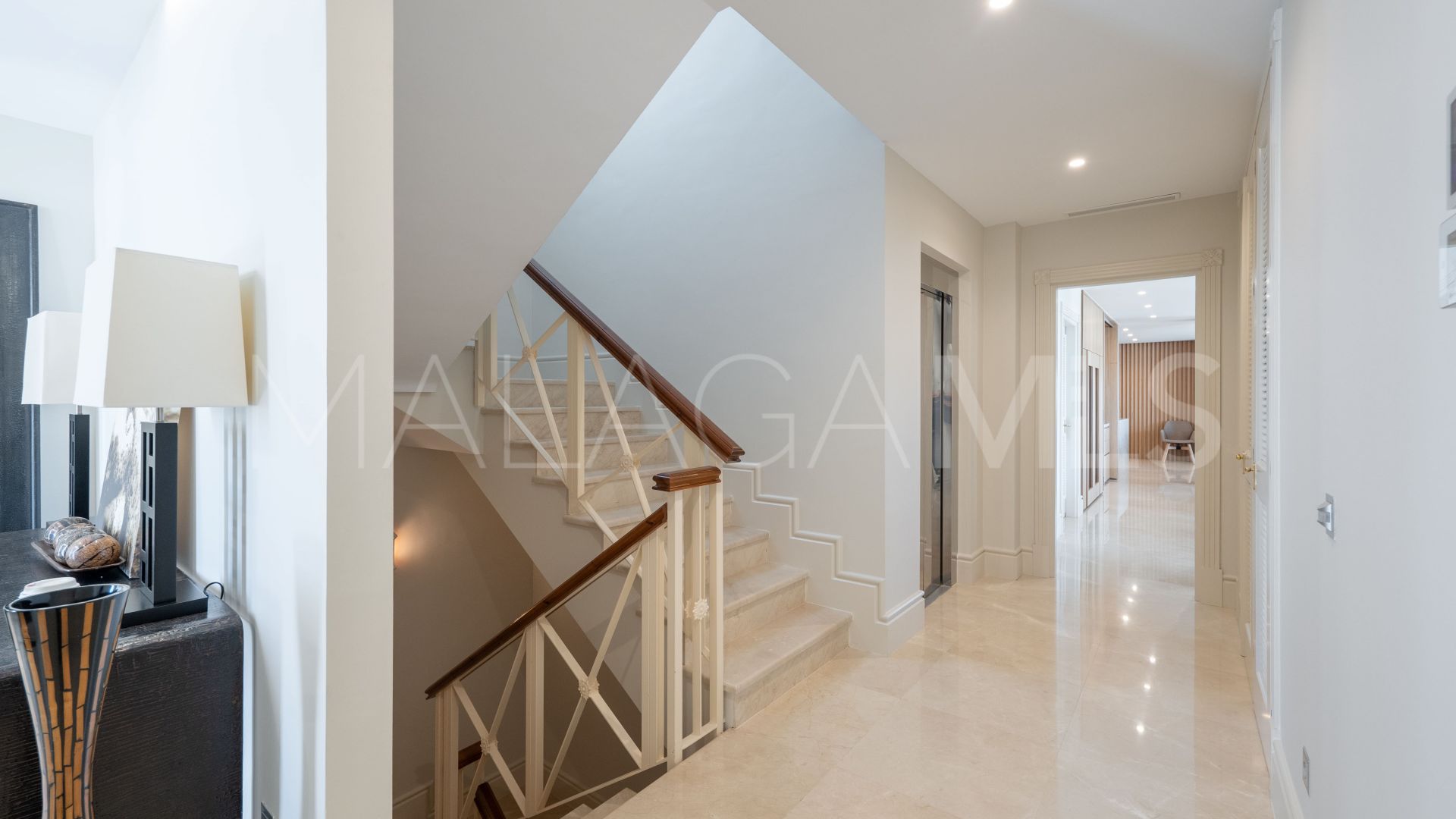 Villa for sale in Los Altos de los Monteros