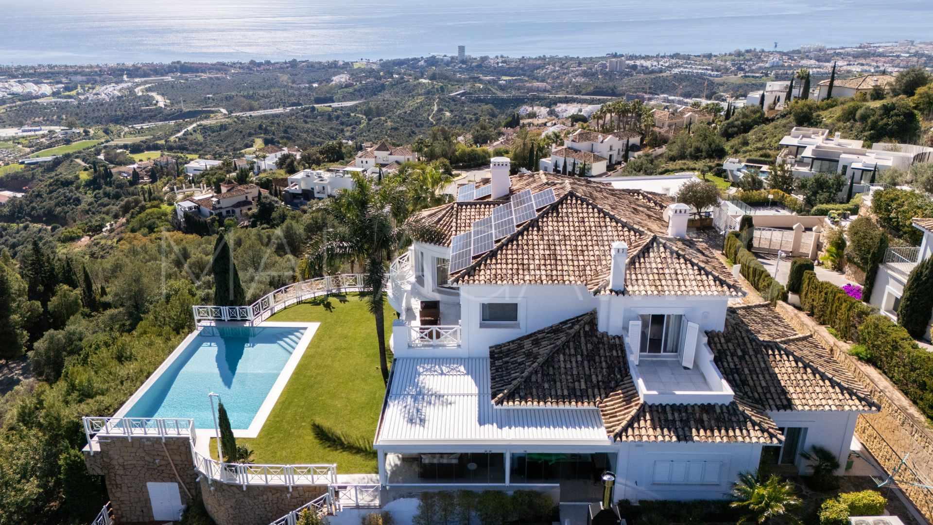 Villa for sale in Los Altos de los Monteros