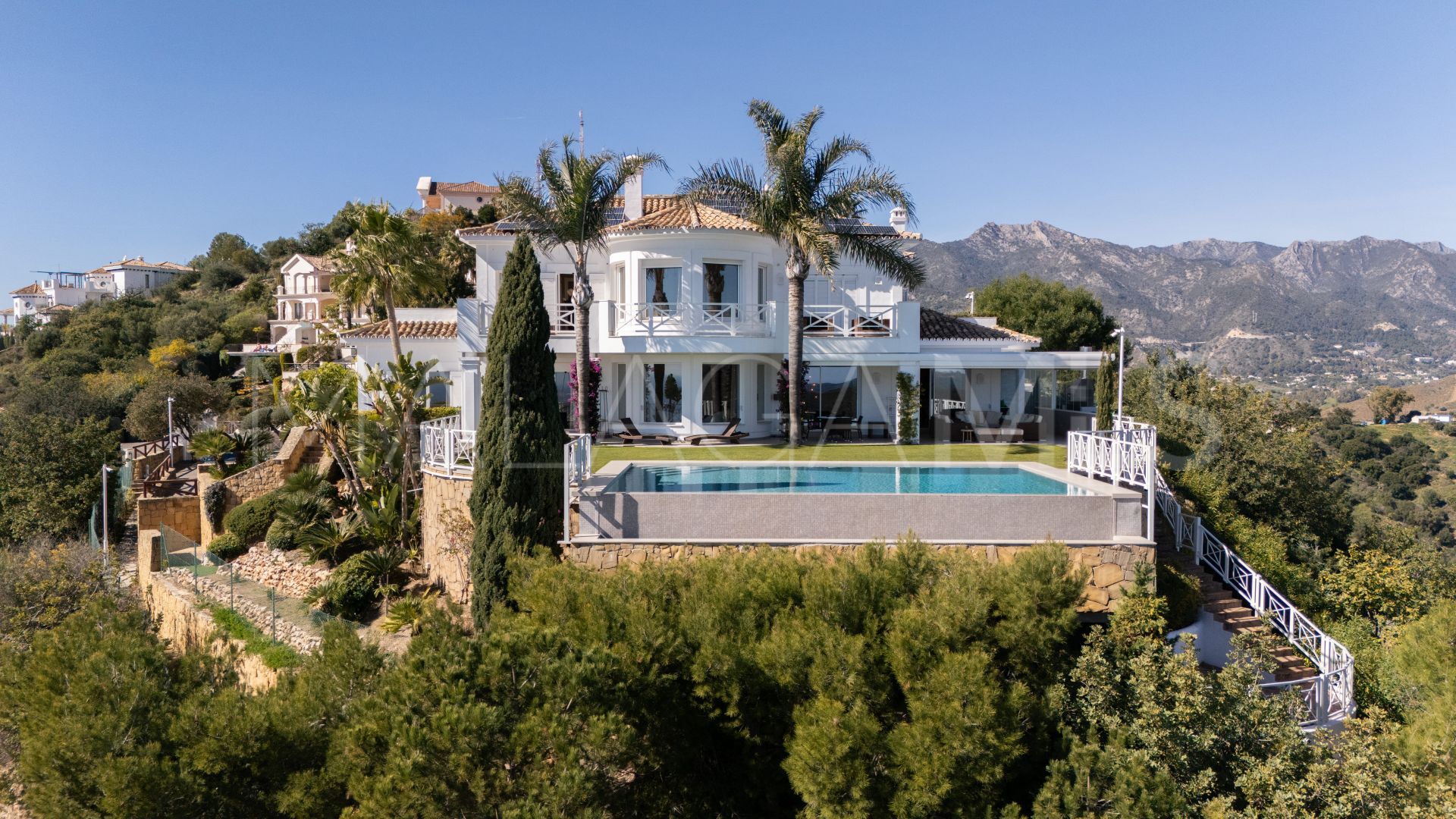 Villa for sale in Los Altos de los Monteros