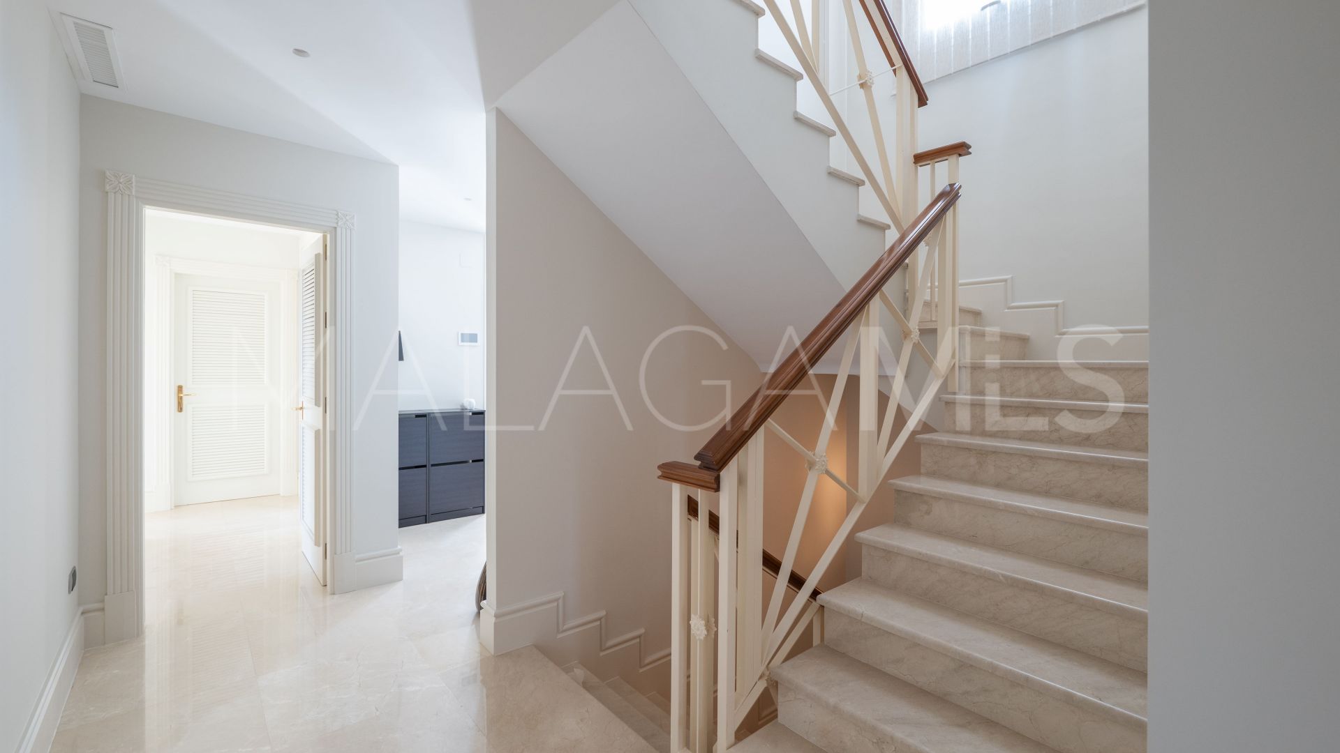 Villa for sale in Los Altos de los Monteros