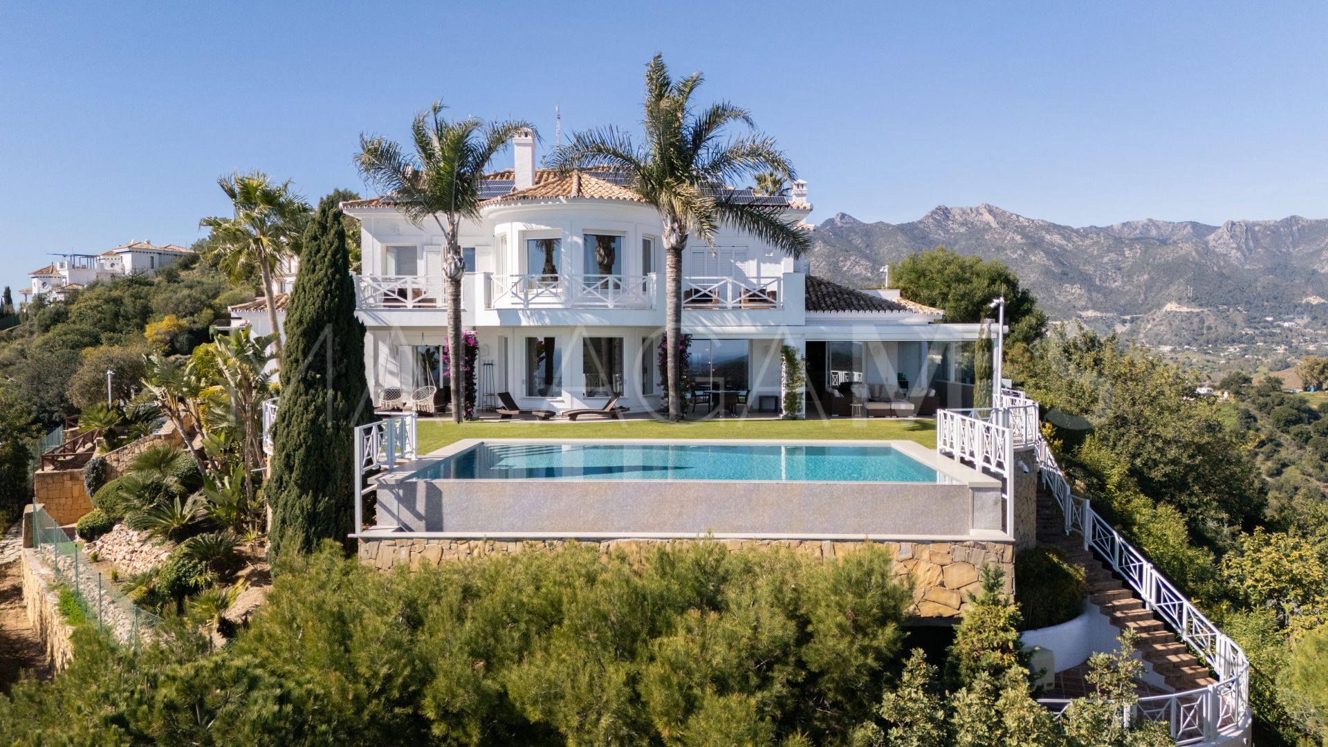 Villa for sale in Los Altos de los Monteros