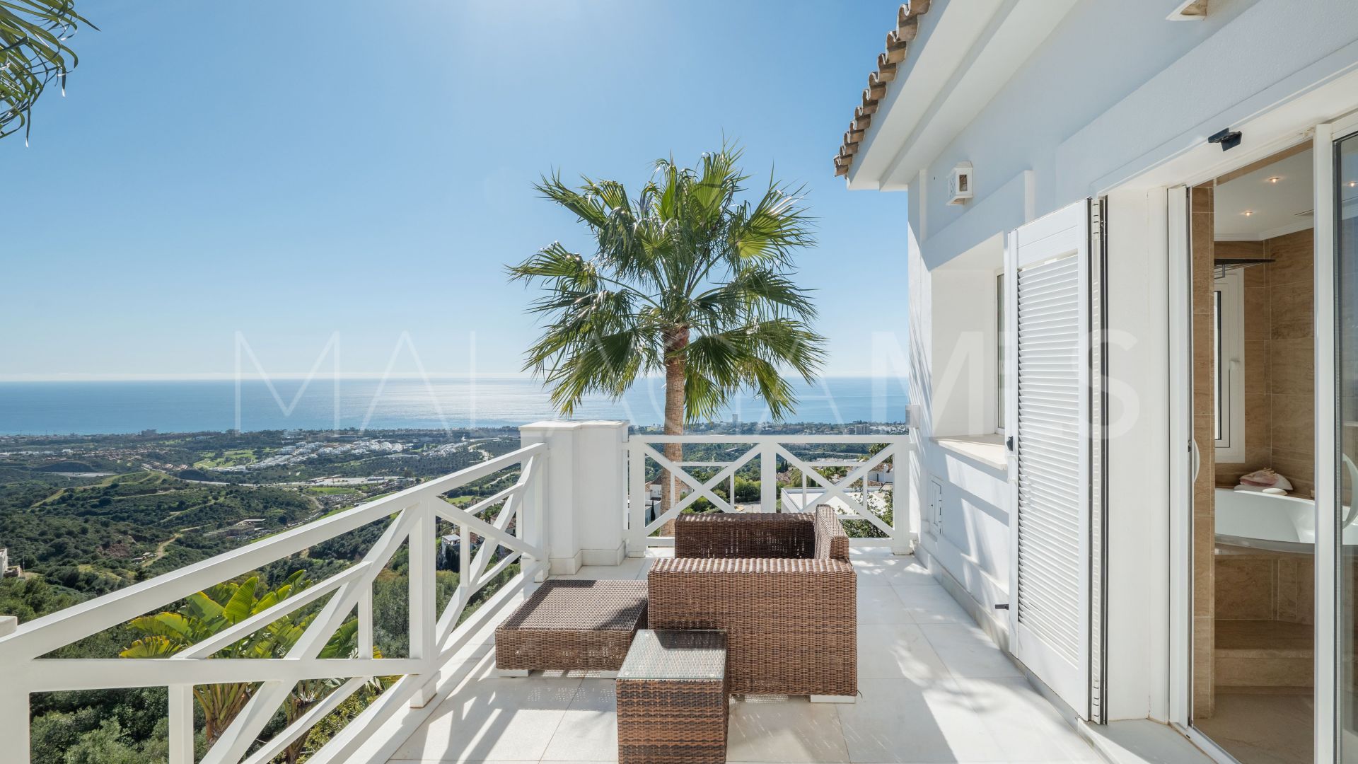 Villa for sale in Los Altos de los Monteros