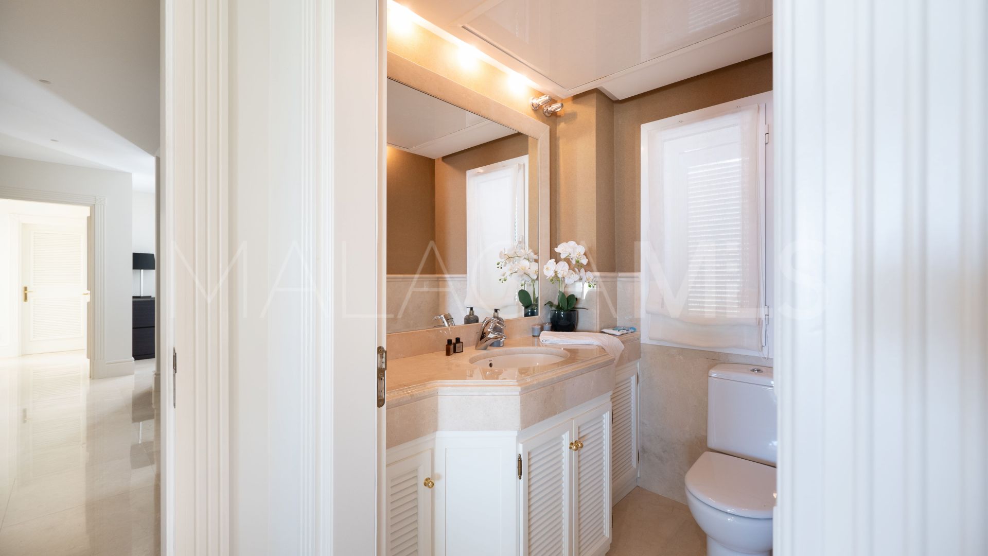 Villa for sale in Los Altos de los Monteros