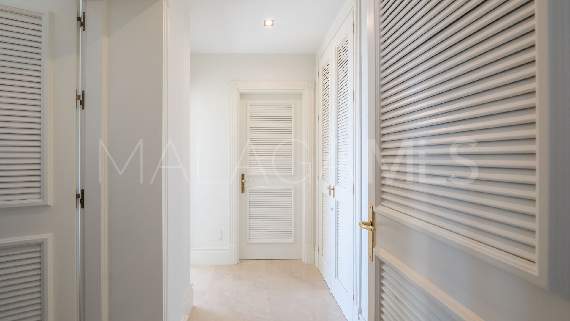 Villa for sale in Los Altos de los Monteros