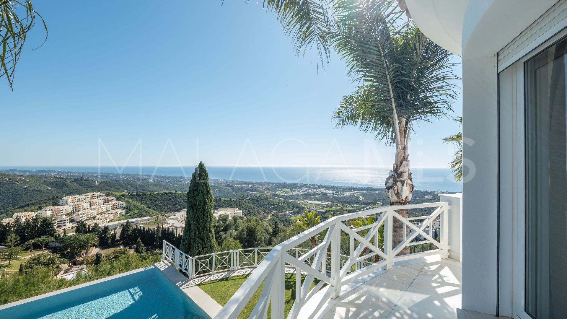 Villa for sale in Los Altos de los Monteros