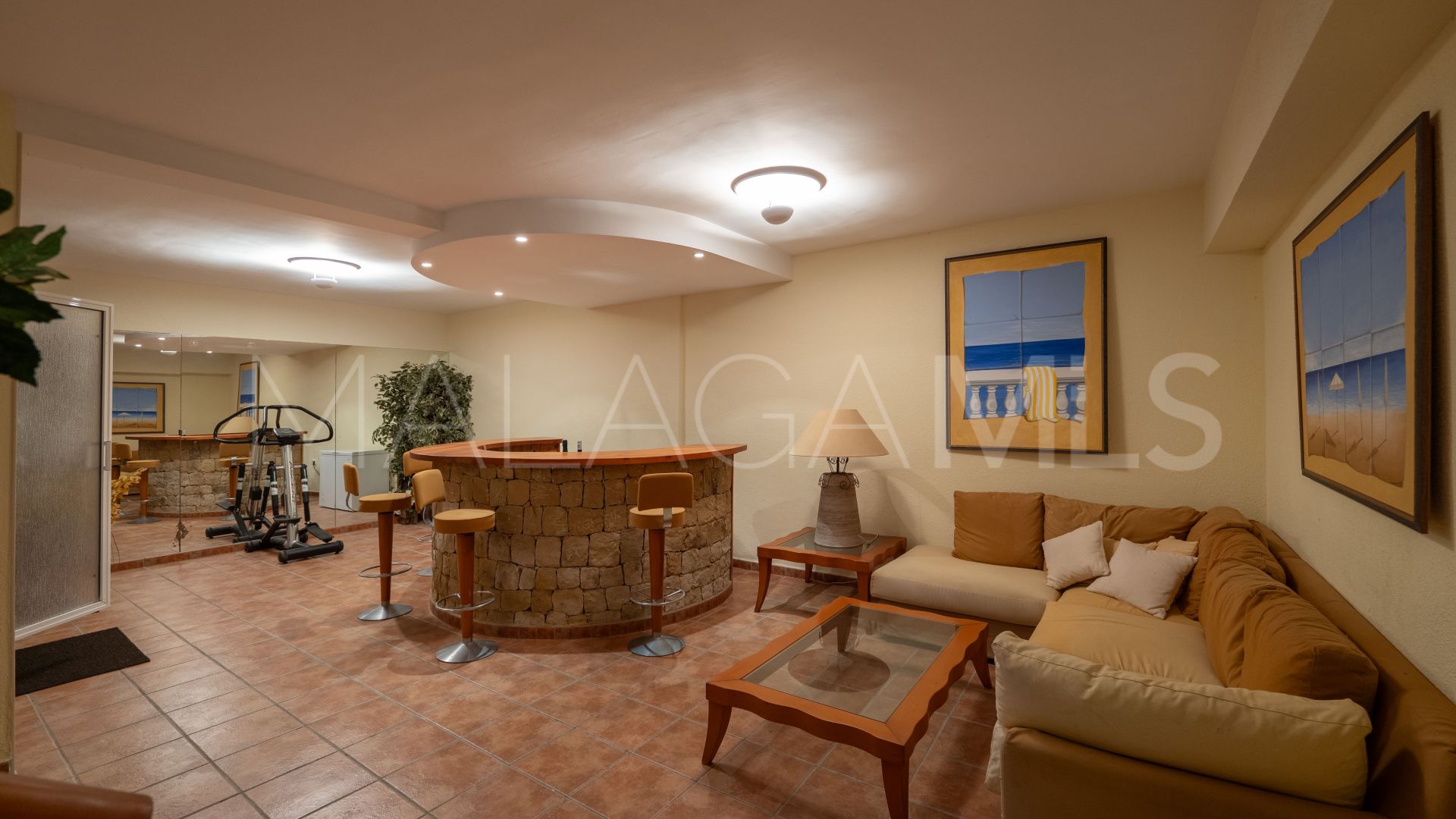 Villa for sale in Elviria