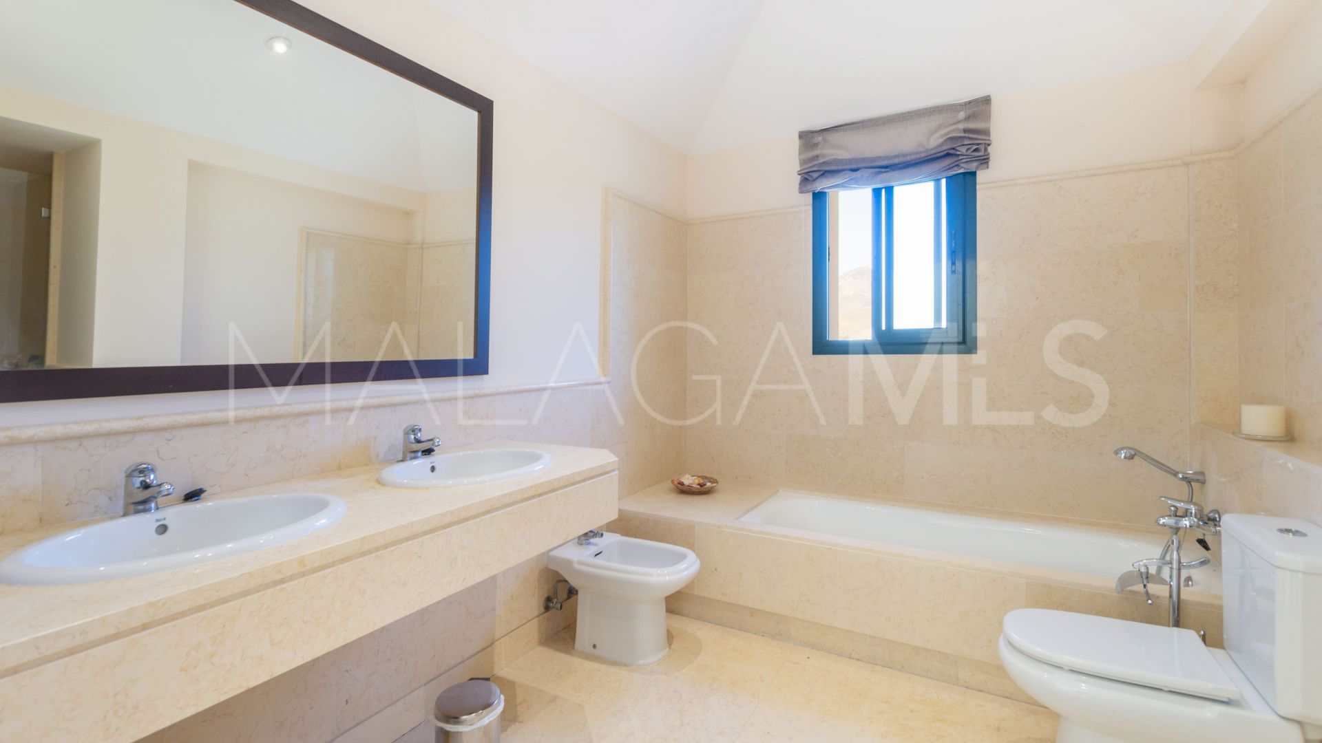 Duplex penthouse for sale in Los Capanes del Golf