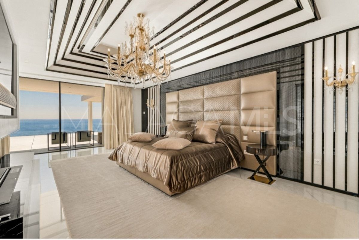 Duplex penthouse with 4 bedrooms for sale in Beach Side New Golden Mile