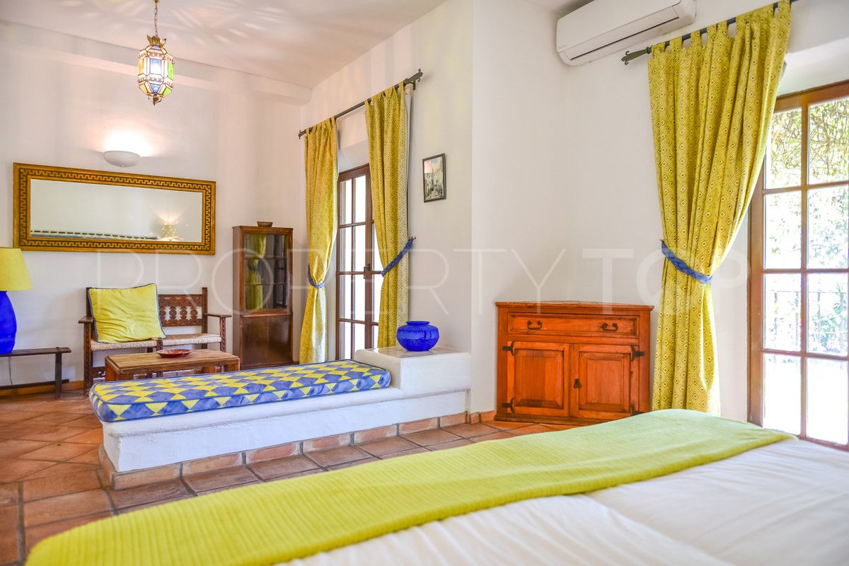 For sale 10 bedrooms villa in Mijas
