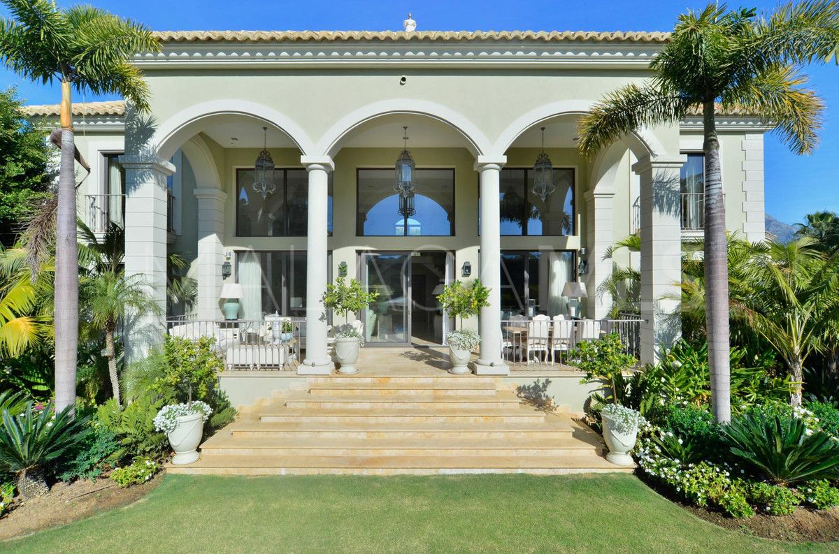 Villa for sale with 5 bedrooms in Benahavis