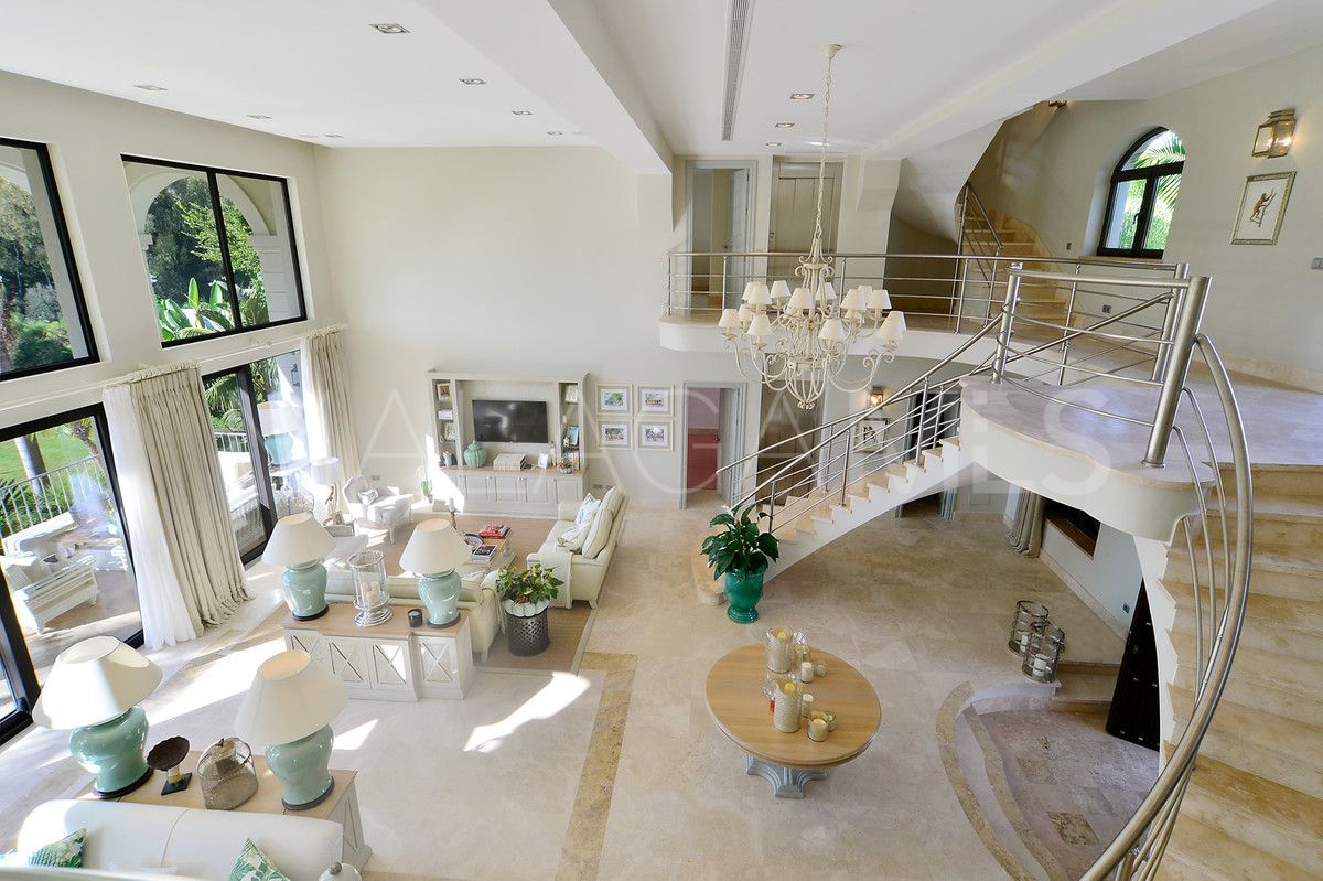 Villa for sale with 5 bedrooms in Benahavis