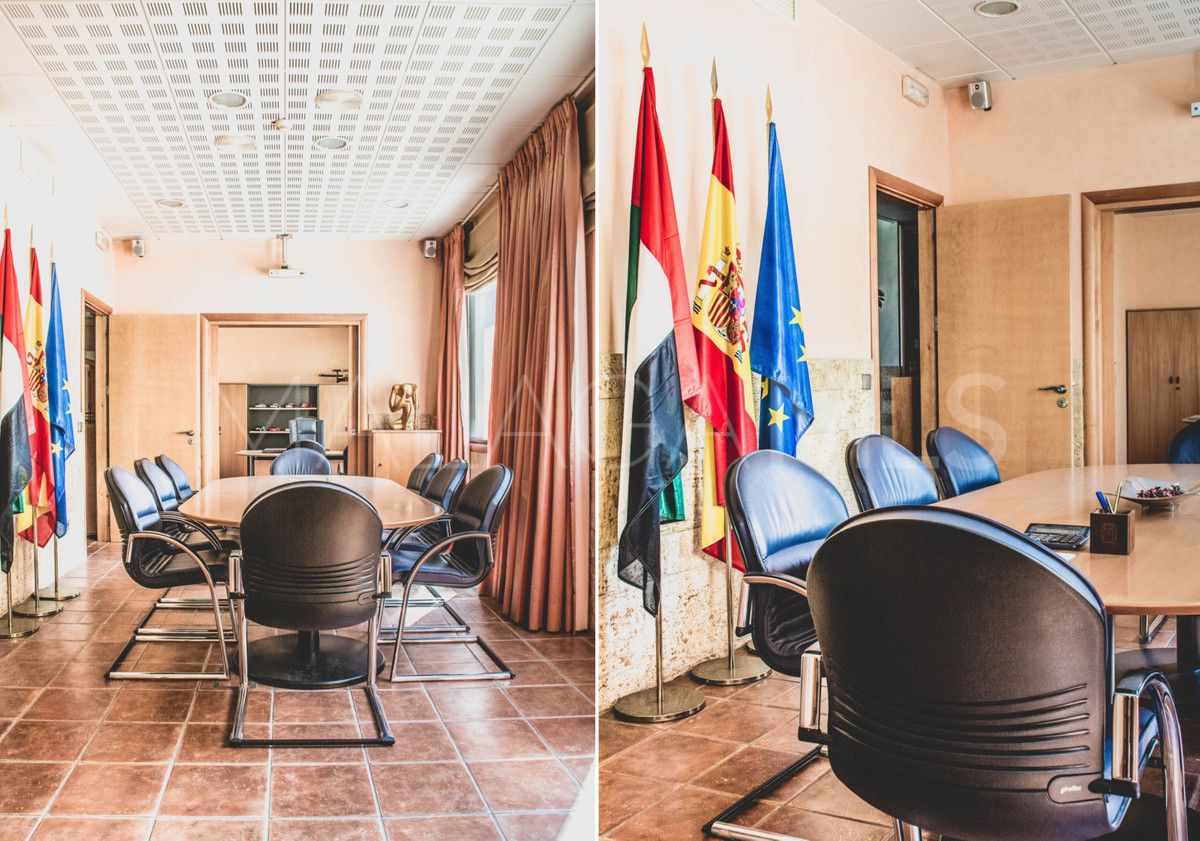 Büro for sale in Estepona