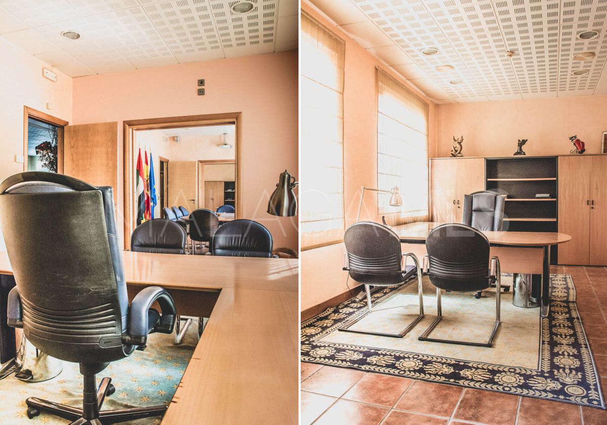 Büro for sale in Estepona