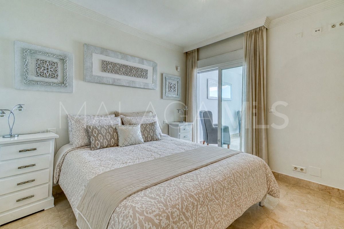 Buy apartamento planta baja in Estepona
