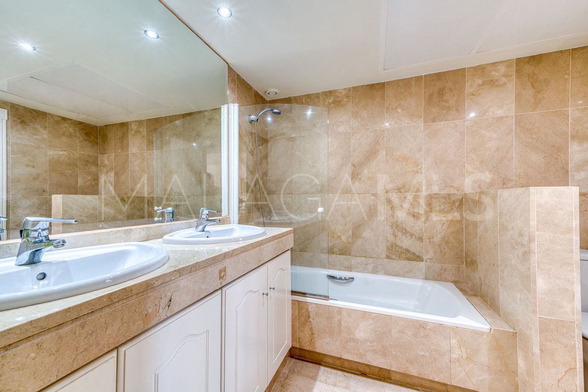 Buy apartamento planta baja in Estepona