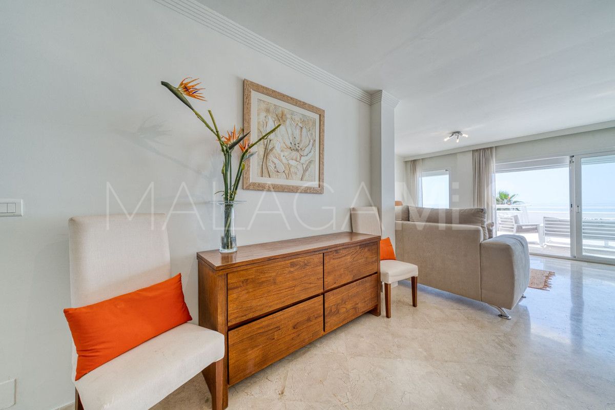 Buy apartamento planta baja in Estepona