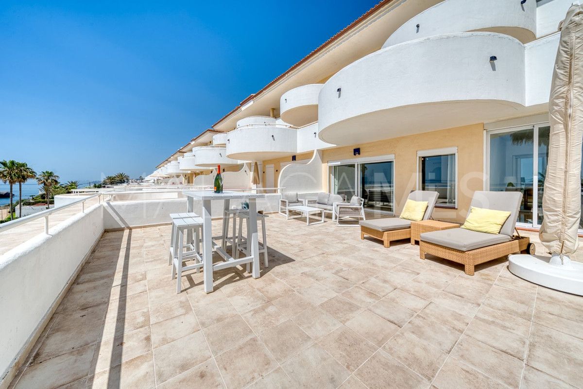 Buy apartamento planta baja in Estepona