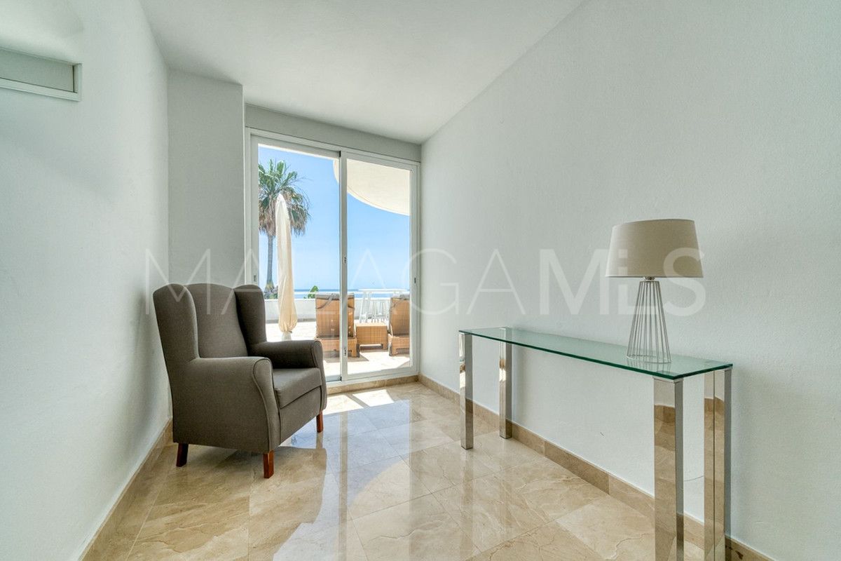 Buy apartamento planta baja in Estepona