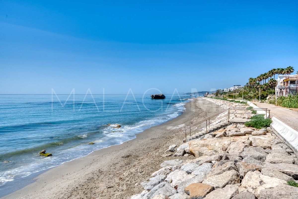 Buy apartamento planta baja in Estepona