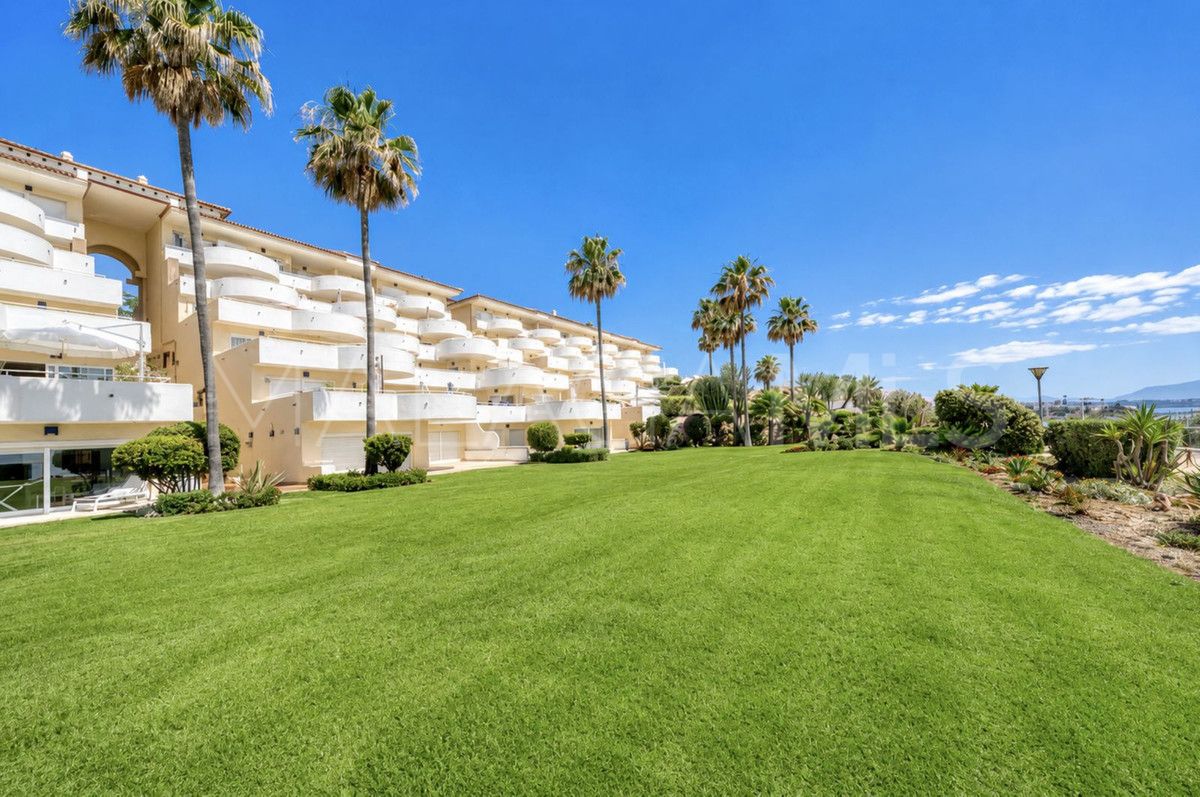 Buy apartamento planta baja in Estepona